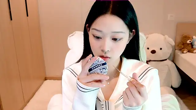 Snapshot of Xueb_J chatting on January 2025 05:38:02 PM Xueb J online show from January 2025 05:38:02 PM