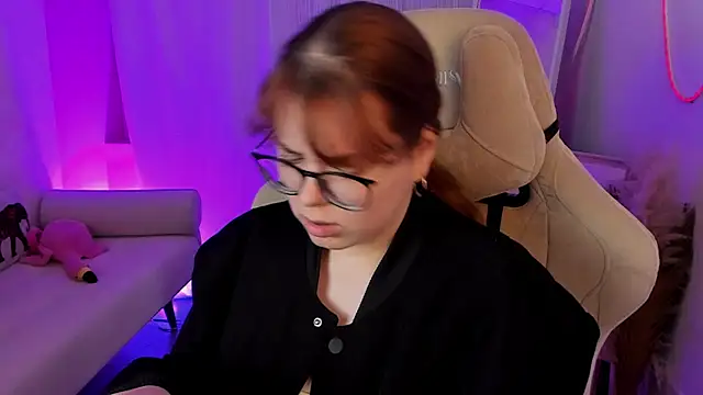 Snapshot of KeytSilvas chatting on April 2026 05:35:01 AM KeytSilvas online show from April 2026 05:35:01 AM