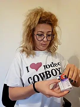 Selenna emma online show from November 2025 12:27:02 PM