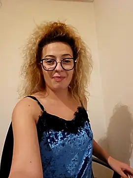 Selenna emma online show from November 2025 08:19:01 PM