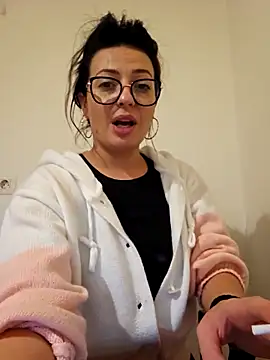 Selenna emma online show from December 2025 02:22:01 PM