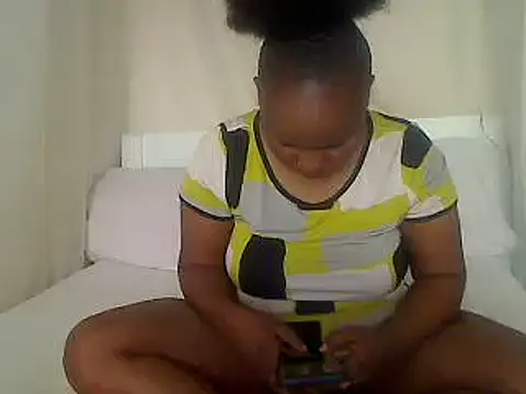 Snapshot of browndolly12 chatting on February 2025 02:13:02 PM browndolly12 online show from February 2025 02:13:02 PM