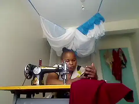 Snapshot of browndolly12 chatting on February 2025 08:50:02 AM browndolly12 online show from February 2025 08:50:02 AM