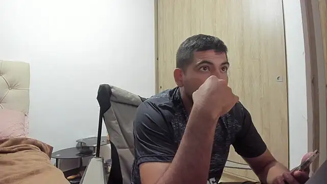 Snapshot of Himoreno25 chatting on May 2026 01:33:01 AM Himoreno25 online show from May 2026 01:33:01 AM