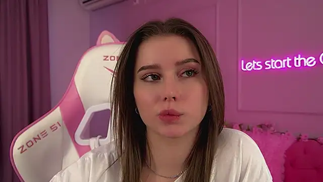 Snapshot of DianaVert chatting on March 2026 06:06:01 AM DianaVert online show from March 2026 06:06:01 AM