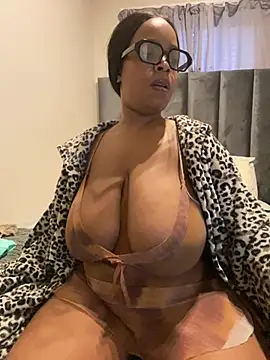 Snapshot of Saggy_areola95 chatting on July 2026 03:21:02 PM Saggy areola95 online show from July 2026 03:21:02 PM