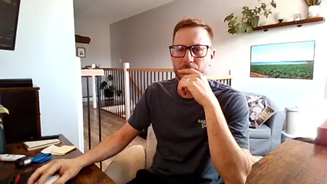 Snapshot of Bigdicktrav902 chatting on April 2026 01:33:02 PM Bigdicktrav902 online show from April 2026 01:33:02 PM