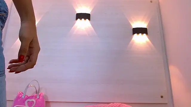 Snapshot of AndreaGil_ chatting on November 2025 12:50:02 PM AndreaGil online show from November 2025 12:50:02 PM