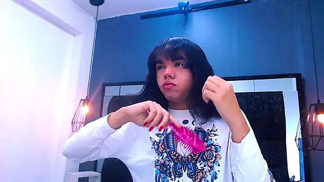 Snapshot of AndreaGil_ chatting on December 2025 12:33:02 PM AndreaGil online show from December 2025 12:33:02 PM