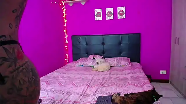 Snapshot of Zaratattoox chatting on December 2024 02:08:02 AM Zaratattoox online show from December 2024 02:08:02 AM