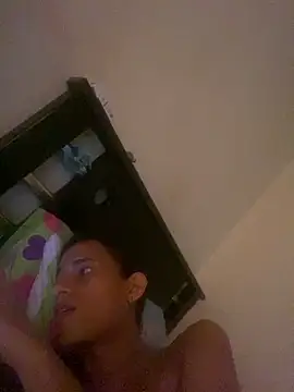 Snapshot of AlexaWarner chatting on December 2025 04:01:01 PM AlexaWarner online show from December 2025 04:01:01 PM