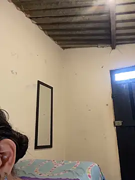 Snapshot of AlexaWarner chatting on December 2025 05:42:02 PM AlexaWarner online show from December 2025 05:42:02 PM