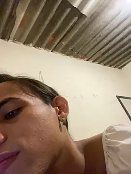 Snapshot of AlexaWarner chatting on December 2025 04:15:01 PM AlexaWarner online show from December 2025 04:15:01 PM