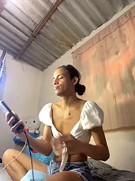 Snapshot of AlexaWarner chatting on January 2026 04:00:01 PM AlexaWarner online show from January 2026 04:00:01 PM