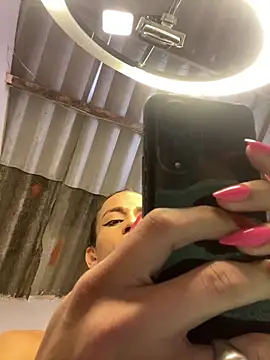 Snapshot of AlexaWarner chatting on February 2026 04:04:02 PM AlexaWarner online show from February 2026 04:04:02 PM