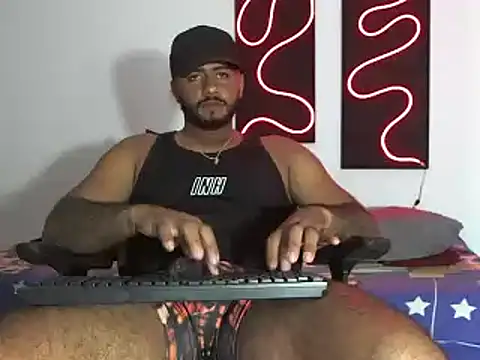 Snapshot of Hardboy_latin chatting on February 2025 11:15:02 PM Hardboy latin online show from February 2025 11:15:02 PM