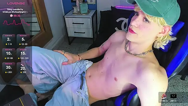 Snapshot of VladHellsing4 chatting on September 2025 02:39:02 PM VladHellsing4 online show from September 2025 02:39:02 PM