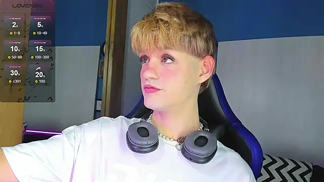 Snapshot of VladHellsing4 chatting on October 2025 02:27:02 PM VladHellsing4 online show from October 2025 02:27:02 PM