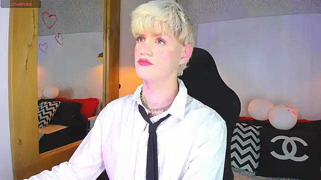 VladHellsing4 online show from February 2026 02:25:01 PM