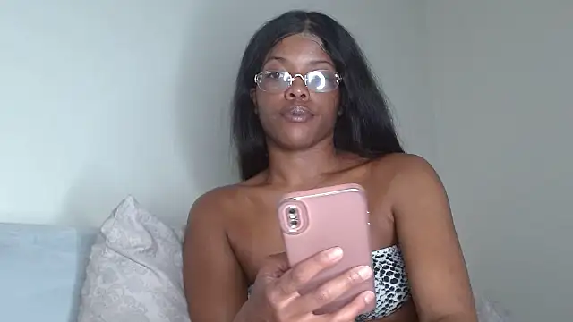 Snapshot of CaramelGoddessxoxo chatting on March 2026 08:03:02 AM CaramelGoddessxoxo online show from March 2026 08:03:02 AM