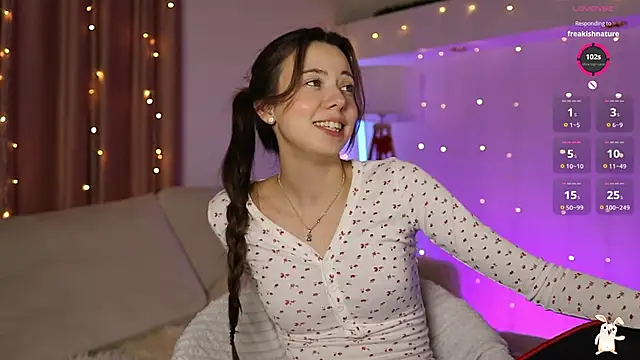 Snapshot of Goldy_Grace_ chatting on January 2025 05:56:01 PM Goldy Grace online show from January 2025 05:56:01 PM