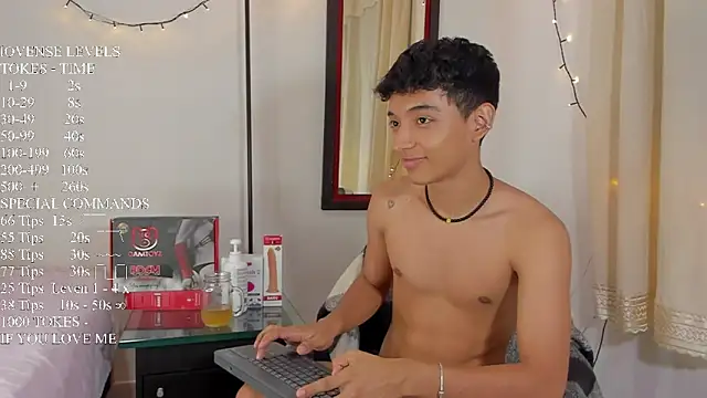 Snapshot of mike_tylor01 chatting on January 2025 02:09:01 AM mike tylor01 online show from January 2025 02:09:01 AM