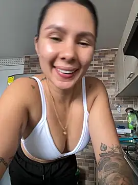 Snapshot of SofiaG_ chatting on November 2025 05:45:02 PM SofiaG online show from November 2025 05:45:02 PM