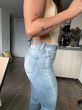 Snapshot of SofiaG_ chatting on November 2025 08:52:02 PM SofiaG online show from November 2025 08:52:02 PM