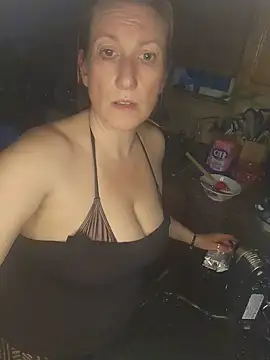 lilyhornyhousewife online show from June 2026 12:22:01 PM