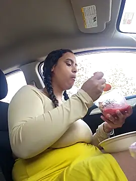 cinnaminnie online show from March 2025 07:23:02 PM