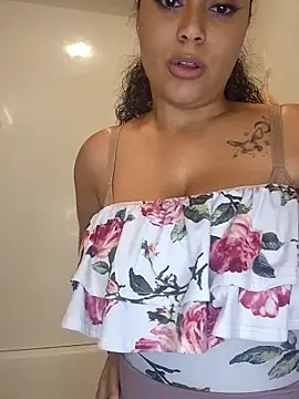 Snapshot of cinnaminnie chatting on March 2026 03:33:02 AM cinnaminnie online show from March 2026 03:33:02 AM