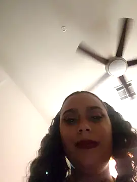 Snapshot of cinnaminnie chatting on April 2026 11:35:02 PM cinnaminnie online show from April 2026 11:35:02 PM