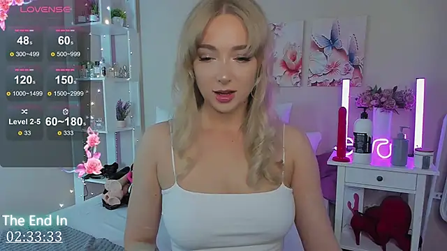 Snapshot of MissLisaX chatting on September 2025 10:48:02 AM MissLisaX online show from September 2025 10:48:02 AM