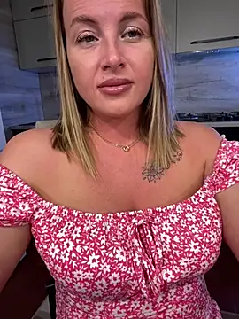Snapshot of Cute_Hot_Alice chatting on June 2026 08:19:01 PM Cute Hot Alice online show from June 2026 08:19:01 PM