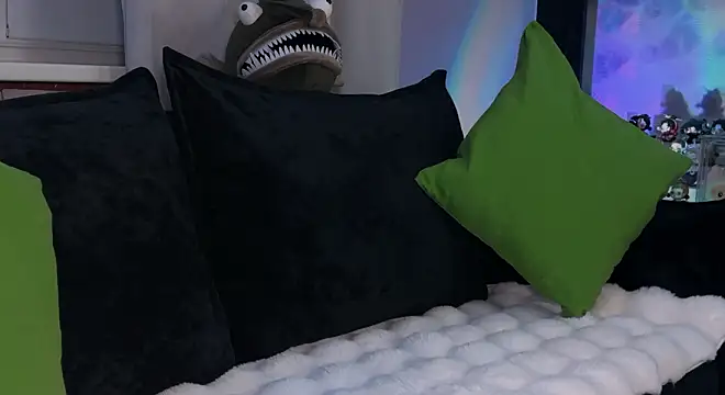 KiraLiLime online show from March 2026 07:20:01 PM