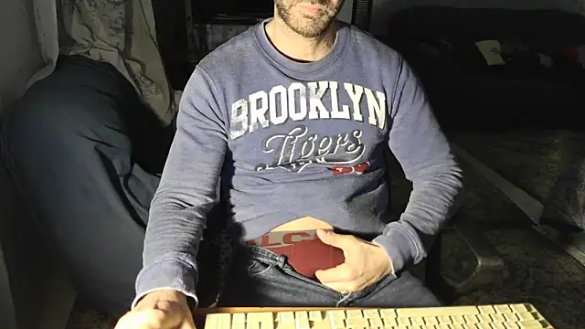 Snapshot of TebaldHot chatting on March 2025 01:34:02 PM TebaldHot online show from March 2025 01:34:02 PM