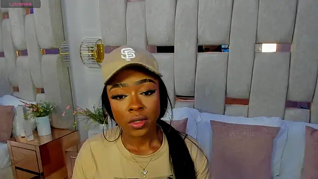 Snapshot of mia_schwarz chatting on January 2025 09:58:01 PM mia schwarz online show from January 2025 09:58:01 PM