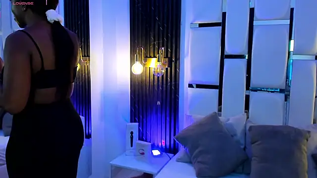 Snapshot of mia_schwarz chatting on October 2025 10:01:01 PM mia schwarz online show from October 2025 10:01:01 PM