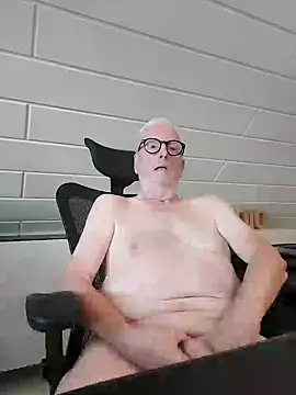 Greyhound70 online show from September 2025 03:17:02 PM