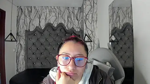 Snapshot of larissa01_ chatting on January 2025 02:30:02 AM larissa01 online show from January 2025 02:30:02 AM