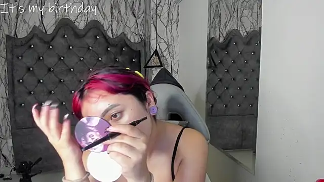 Snapshot of larissa01_ chatting on January 2025 03:18:02 AM larissa01 online show from January 2025 03:18:02 AM