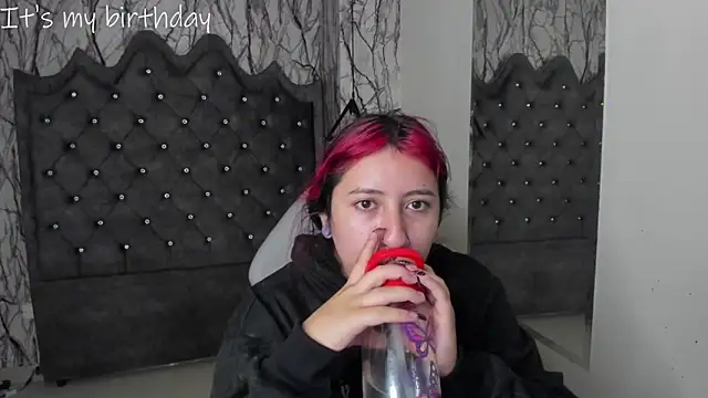 Snapshot of larissa01_ chatting on January 2025 03:09:02 AM larissa01 online show from January 2025 03:09:02 AM