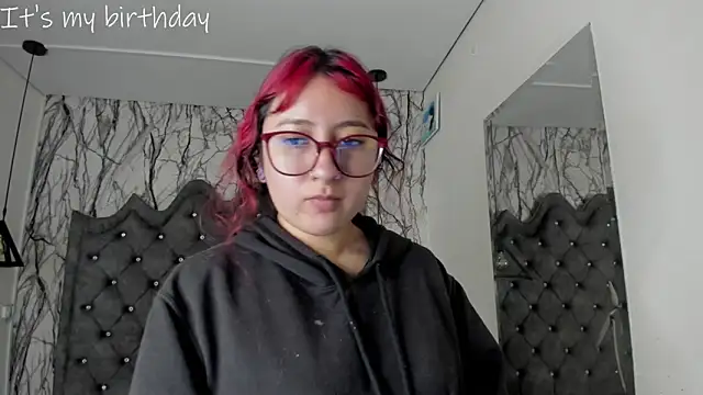 Snapshot of larissa01_ chatting on January 2025 03:26:02 AM larissa01 online show from January 2025 03:26:02 AM