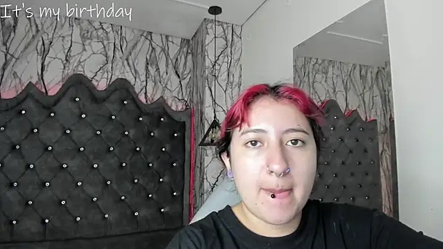 Snapshot of larissa01_ chatting on January 2025 02:42:02 AM larissa01 online show from January 2025 02:42:02 AM