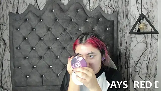 Snapshot of larissa01_ chatting on February 2025 03:13:01 AM larissa01 online show from February 2025 03:13:01 AM