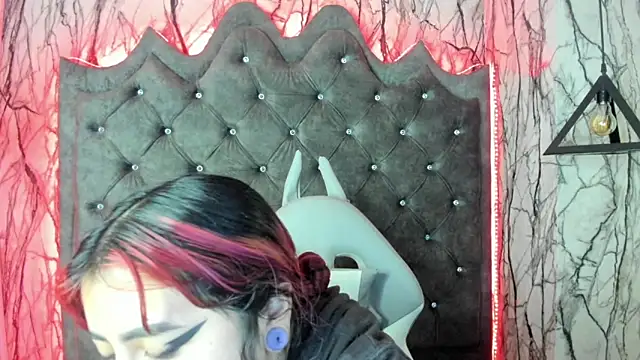Snapshot of larissa01_ chatting on February 2025 03:24:02 AM larissa01 online show from February 2025 03:24:02 AM