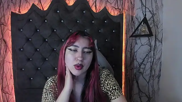 Snapshot of larissa01_ chatting on February 2025 03:04:01 AM larissa01 online show from February 2025 03:04:01 AM