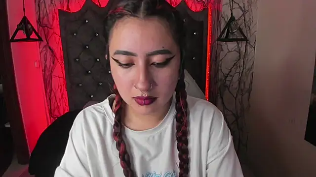 Snapshot of larissa01_ chatting on February 2025 03:15:02 AM larissa01 online show from February 2025 03:15:02 AM