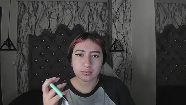 Snapshot of larissa01_ chatting on March 2025 03:13:02 AM larissa01 online show from March 2025 03:13:02 AM