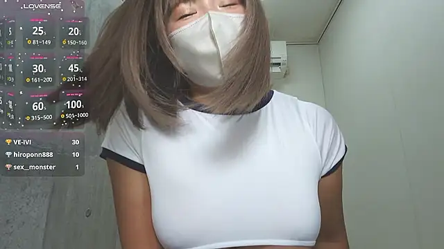 Snapshot of sara__xx__love chatting on October 2025 01:34:01 PM sara  xx  love online show from October 2025 01:34:01 PM